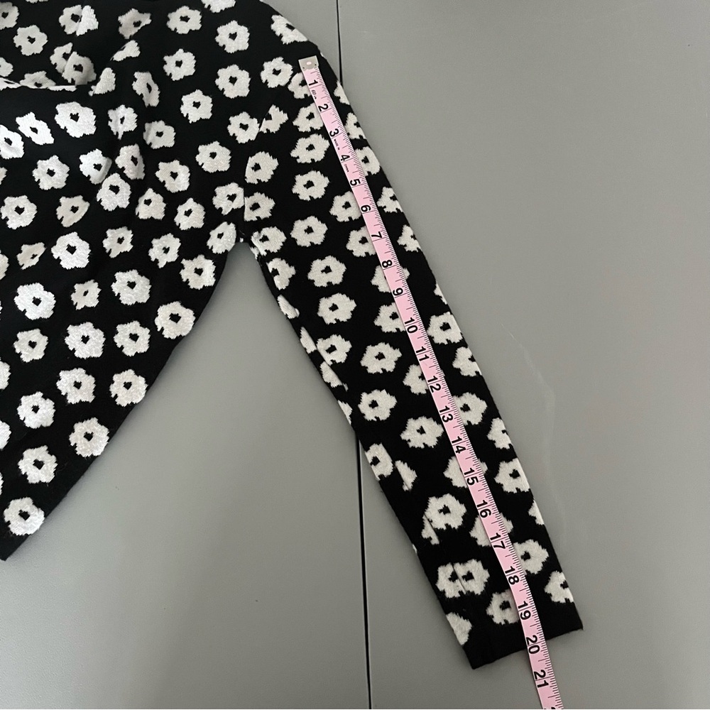 Daisy Knit Sweater Cottagecore Pullover Black White Floral - Picture 8 of 8